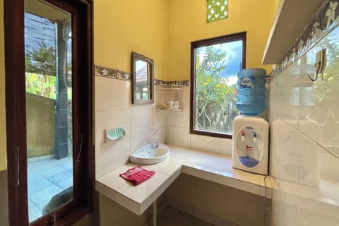 Family Room | Desk, free WiFi