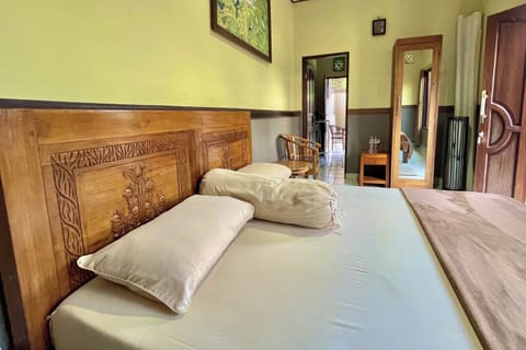 Family Room | Desk, free WiFi