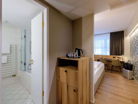 Standard Twin Room, 2 Twin Beds | Pillowtop beds, free minibar items, in-room safe, desk