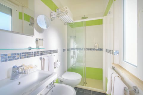 Classic Double or Twin Room, Balcony | Bathroom | Shower, free toiletries, hair dryer, towels