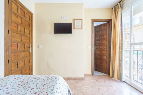 Single Room | In-room safe, desk, iron/ironing board, free WiFi