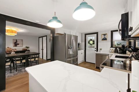 Clean lines, crisp white cabinets, and a touch of natural texture.  This kitchen is a true masterpiece.  Absolutely love it! 😍