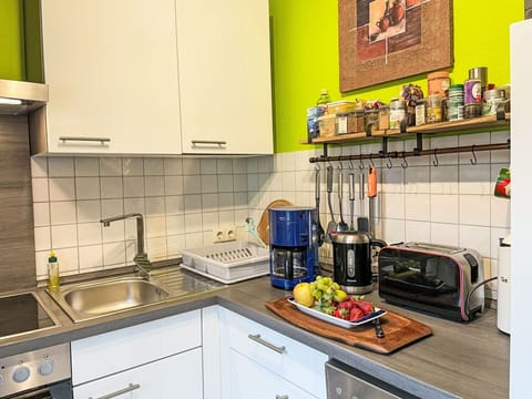 Kitchen Appliance, Kitchen, Countertop, Major Appliance, Kitchen Sink, Interior Design, Furniture, Cabinetry, Home Appliance, Small Appliance