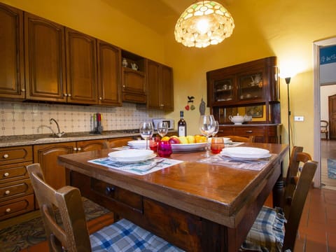 Plant, Furniture, Table, Building, Sky, Chair, Cloud, Shade, Window, Wood