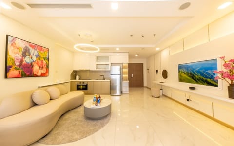 Presidential Suite, 1 Bedroom, Business Lounge Access, City View | Private kitchen | Full-size fridge, microwave, oven, stovetop