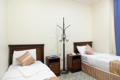 Basic Twin Room | In-room safe, iron/ironing board, free WiFi