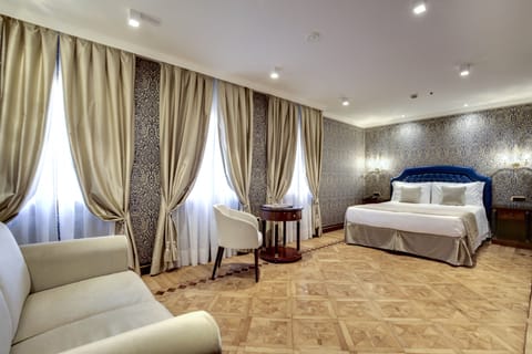 Junior Suite | Premium bedding, minibar, in-room safe, desk