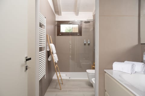 Superior Room | Bathroom | Shower, free toiletries, bathrobes, slippers