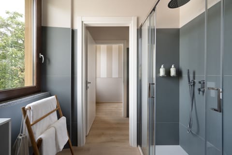 Standard Room | Bathroom | Shower, free toiletries, bathrobes, slippers