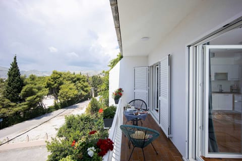 Apartment (Two Bedroom Apartment) | Balcony