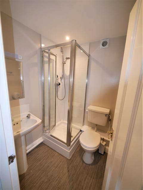 Classic Triple Room, City View | Bathroom | Soap, toilet paper