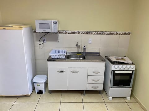 Studio | Private kitchen | Fridge, microwave, oven, cookware/dishes/utensils