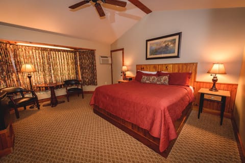 Deluxe Room, 1 King Bed, Mountain View | Desk, soundproofing, iron/ironing board, free cribs/infant beds