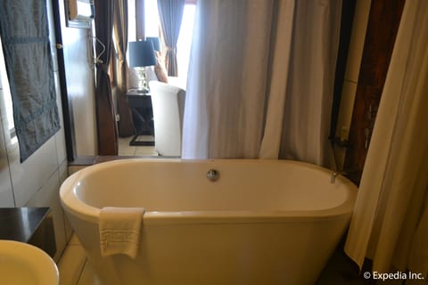 Premium Room, Non Smoking | Deep soaking bathtub