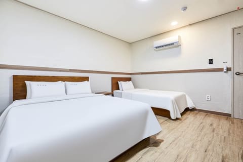 Comfort Double or Twin Room, Courtyard View | Desk, laptop workspace, free WiFi