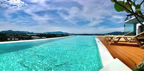 Rooftop pool