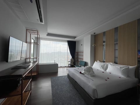 Premium Family Suite | In-room safe, desk, free WiFi, bed sheets