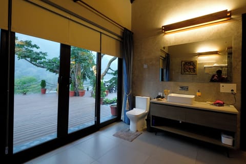 Riverside Retreat | Bathroom | Shower, free toiletries, towels, soap