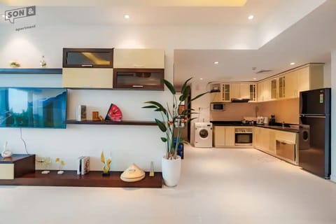 Family Apartment, 3 Bedrooms | Private kitchen | Fridge, stovetop, cookware/dishes/utensils