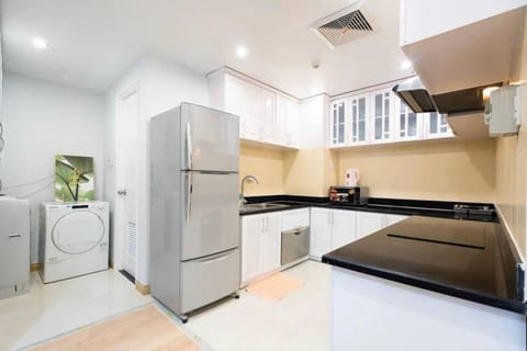 Standard Apartment, 2 Bedrooms | Private kitchen | Fridge, stovetop, cookware/dishes/utensils