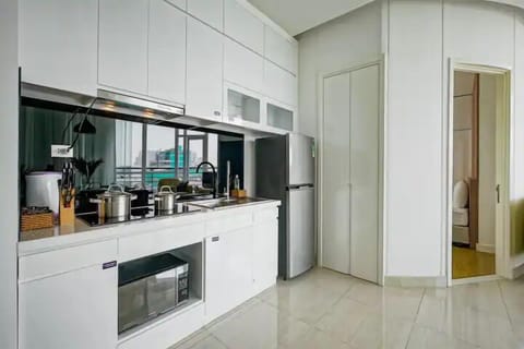 Apartment, 2 Bedrooms, 2 Bathrooms, City View | Private kitchen | Fridge, stovetop, cookware/dishes/utensils