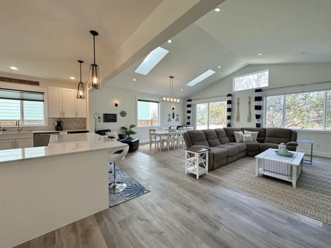 Enjoy the heated porcelain floors and high ceilings.