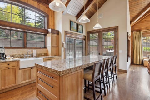 woodrunplace-61-3655_54030319680_o_2