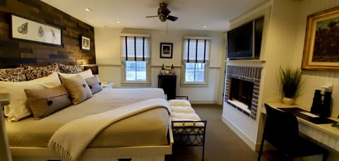 Race Point | Premium bedding, minibar, laptop workspace, soundproofing