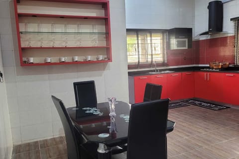 Economy Room, City View | Desk, laptop workspace, free WiFi