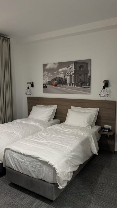 Standard Twin Room, Courtyard View | Hypo-allergenic bedding, memory foam beds, minibar, in-room safe