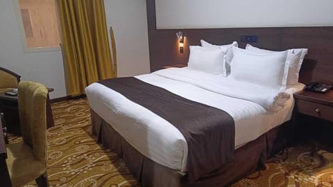 Double Room, 1 Large Twin Bed | In-room safe, blackout drapes, free WiFi