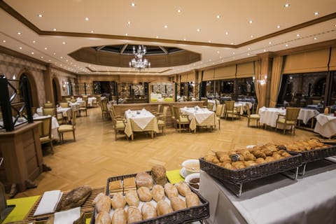 Daily buffet breakfast (EUR 25 per person)