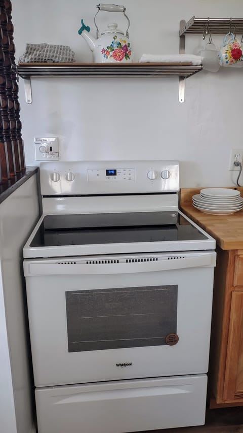 Oven, range, and beautiful kettle