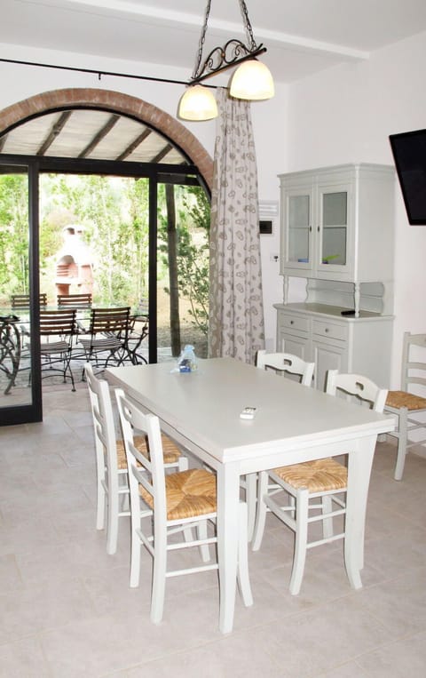 Water, Plant, Daytime, Property, Building, Swimming Pool, Azure, Tree, Sky, Architecture