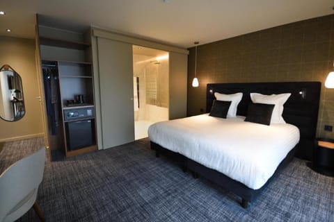 Superior Double Room | Frette Italian sheets, premium bedding, pillowtop beds, minibar