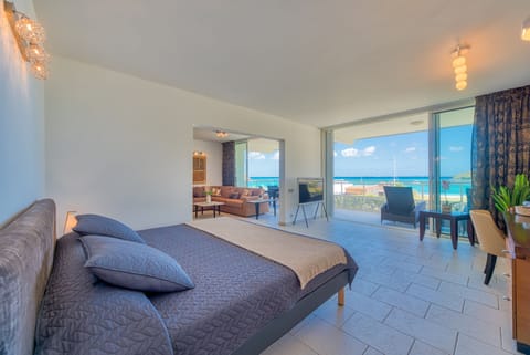 Premium Suite, 1 Bedroom, Kitchen, Ocean View | Premium bedding, in-room safe, individually decorated