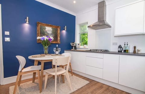 Terrace House on Canal, Worcester - Host & Stay