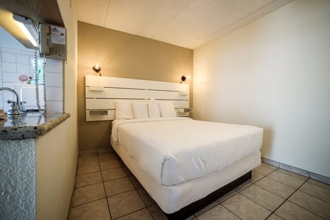 Suite | Iron/ironing board, free WiFi, bed sheets