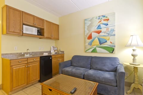 Superior Room | Private kitchen | Fridge, microwave, coffee/tea maker, dining tables