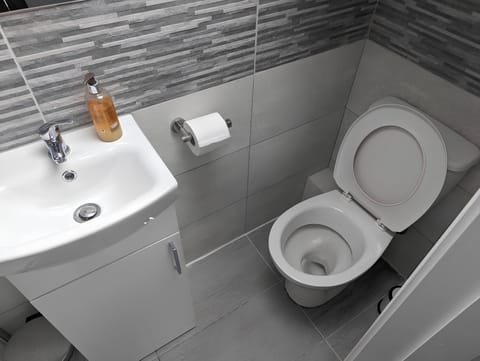 Double Room, 1 King Bed with Sofa bed, Courtyard View | Bathroom | Free toiletries, hair dryer, soap, shampoo