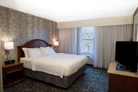 Suite, 1 King Bed with Sofa bed | Premium bedding, desk, laptop workspace, blackout drapes