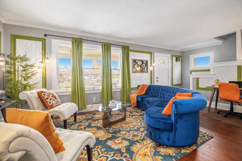 Cozy and luxurious ambience for the living room with luxurious