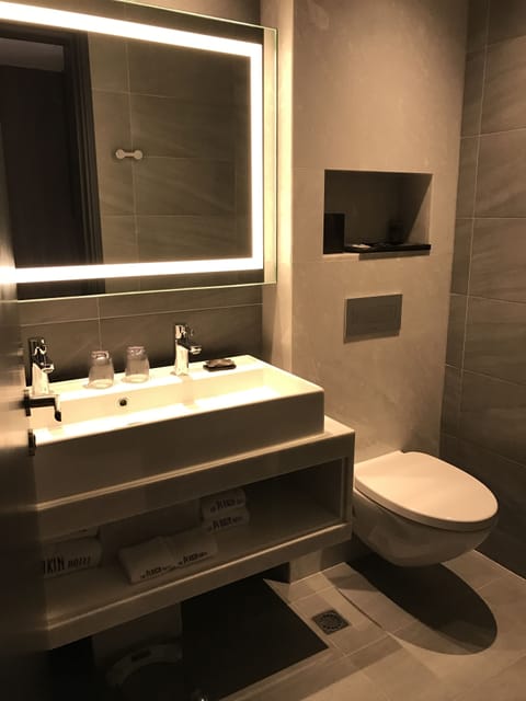 Perkin Suite | Bathroom | Shower, rainfall showerhead, hair dryer, slippers