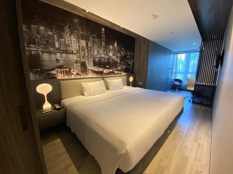 Honeymoon Room, 1 King Bed | Premium bedding, down comforters, pillowtop beds, in-room safe