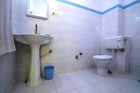 Standard Double Room (Non A/C) | Bathroom | Shower, free toiletries, hair dryer