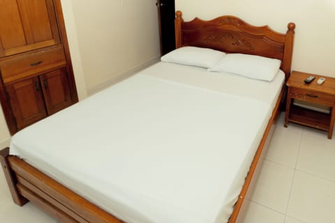 Basic Single Room | Free WiFi, bed sheets