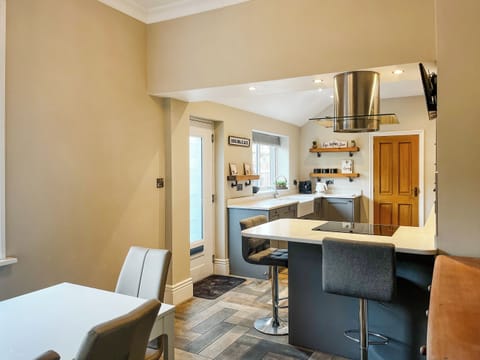 Dining Area | Cracken Cottage - The Green, Chinley