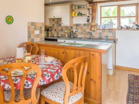 Kitchen/diner | The Old Shippen - Frankaborough Farm Cottages, Lifton