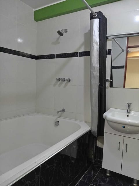 Deluxe Room | Bathroom | Separate tub and shower, rainfall showerhead, towels, soap