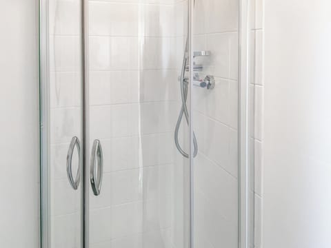 Bathroom | The Hideaway, Tregaron